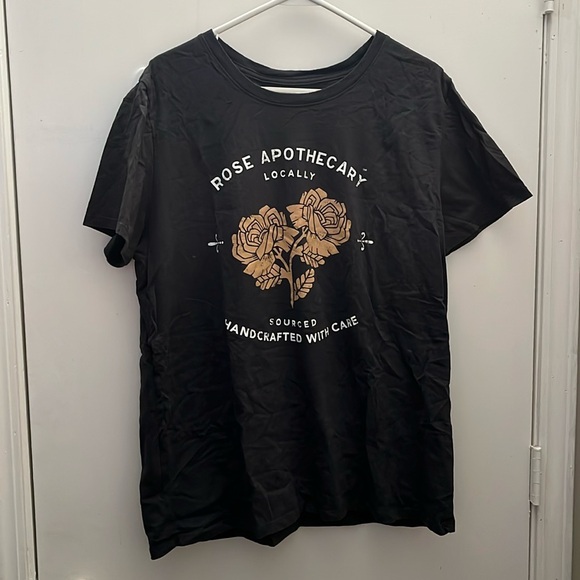 Schitt’s Creek Target Rose Apothecary t shirt XXL - Picture 1 of 3